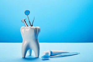 Причины боли при чистке зубов и варианты решения проблемы